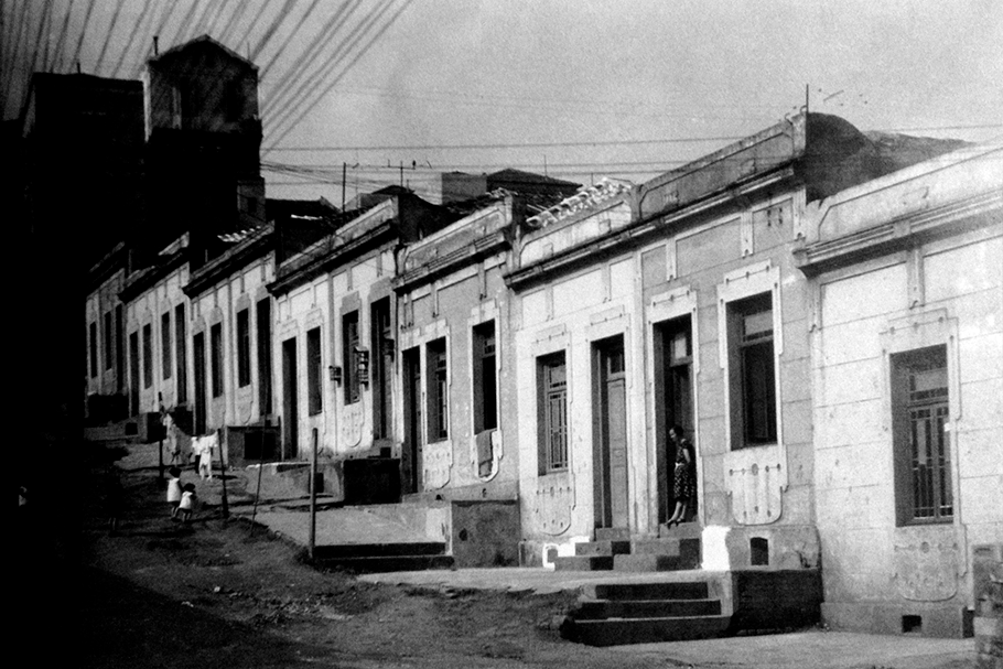 Cortiço na rua Cardeal Arcoverde, São Paulo, fevereiro de 1938.