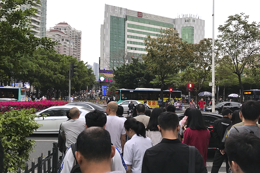 Saída da estação do metrô mais próxima de Baizhishou, Shenzhen