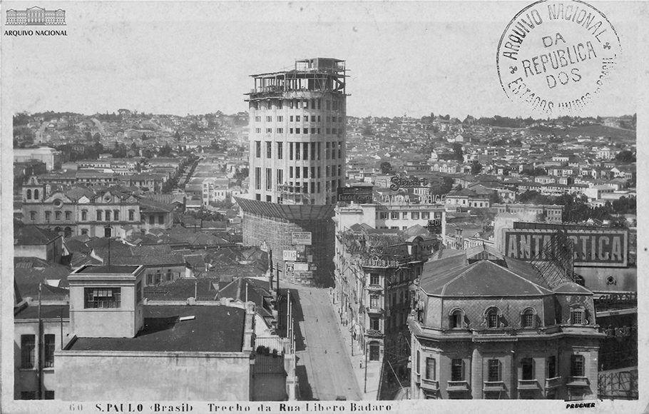 Rua Líbero Badaró, centro de São Paulo, década de 1930. Saturnino de Brito.