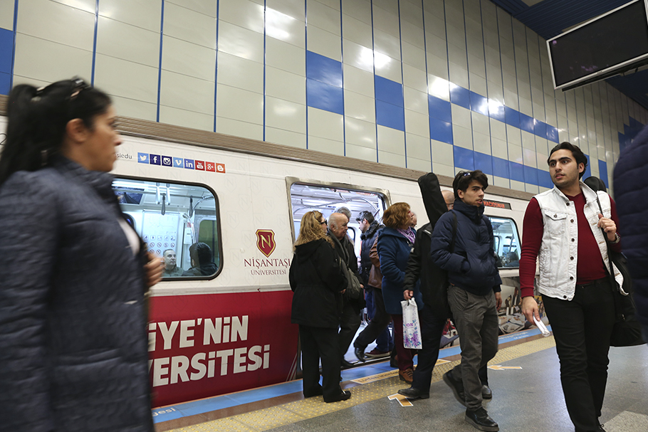 Linha de metrô em Istambul, Turquia