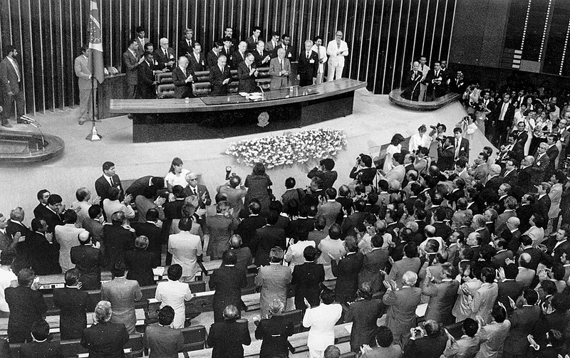 Instauração da Assembléia Constituinte, em 1987. A Constituição Federal de 1988 tratou pela primeira vez do direito urbanístico.