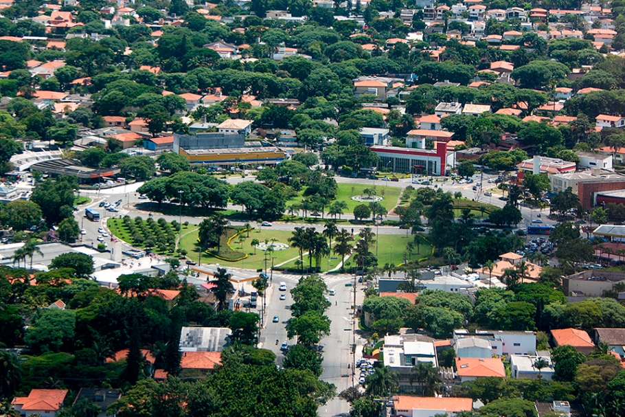 Praça Panamericana, em Alto de Pinheiros, São Paulo.