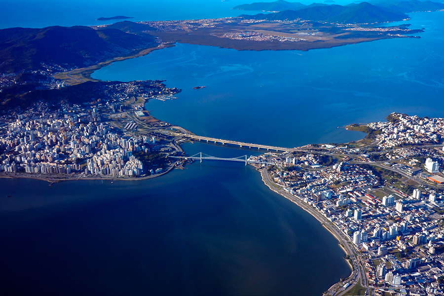 Florianópolis: um pedacinho de terra no mar (de irregularidades)
