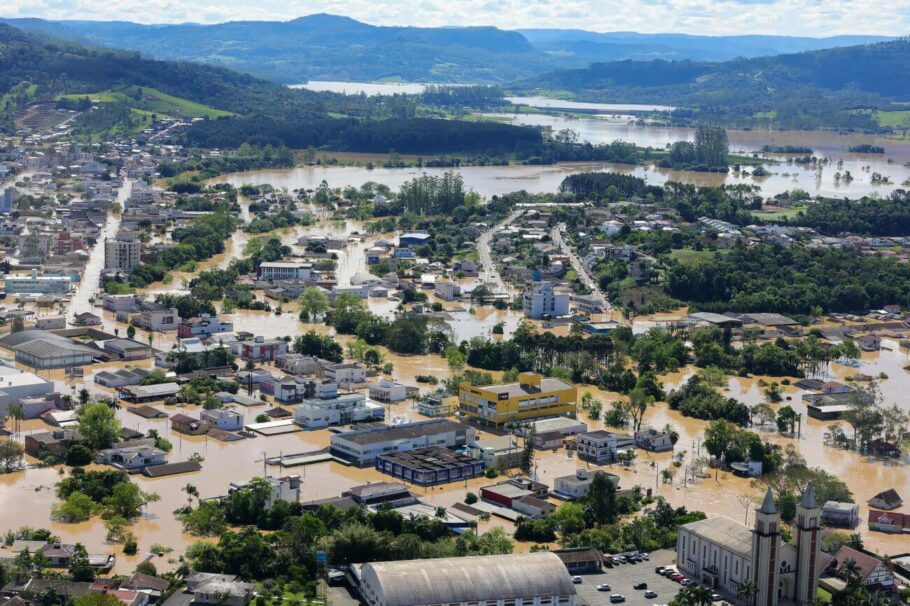 Enchentes em Santa Catarina. (Imagem: Roberto Zacarias)