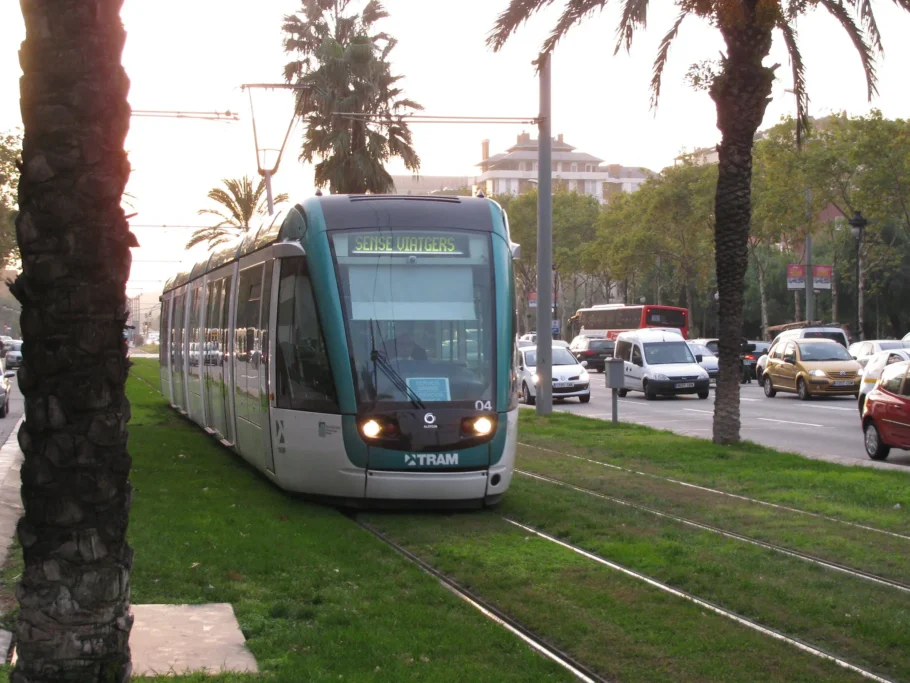 A imagem mostra o VLT em Barcelona sobre a grama.