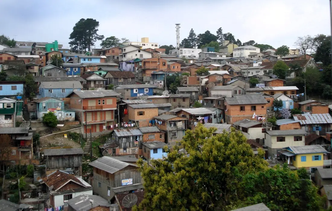 Pesquisas digitais para acessar perspectivas marginalizadas em comunidades das favelas