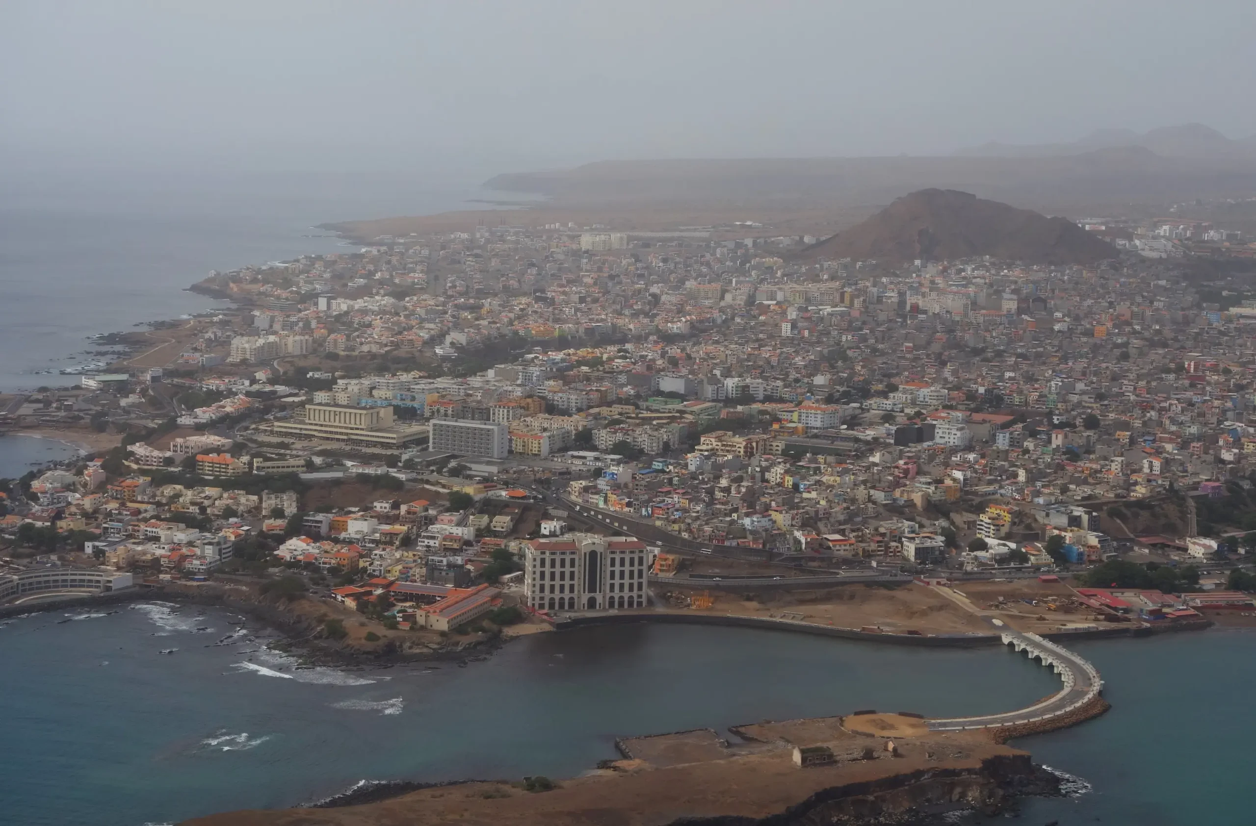 A política habitacional em Cabo Verde e lições para o Brasil