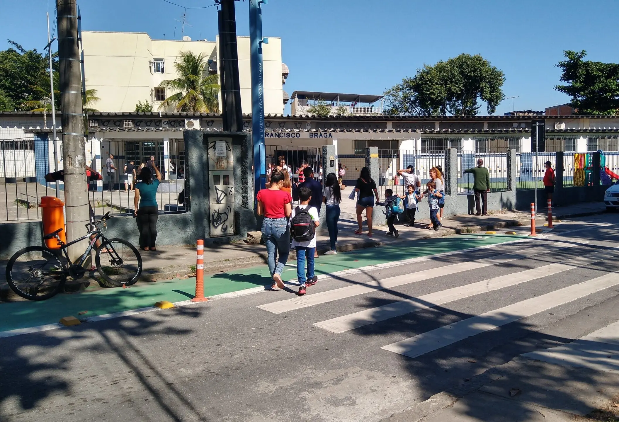 Infraestrutura segura e inclusiva para melhorar o acesso das crianças à escola no Rio de Janeiro