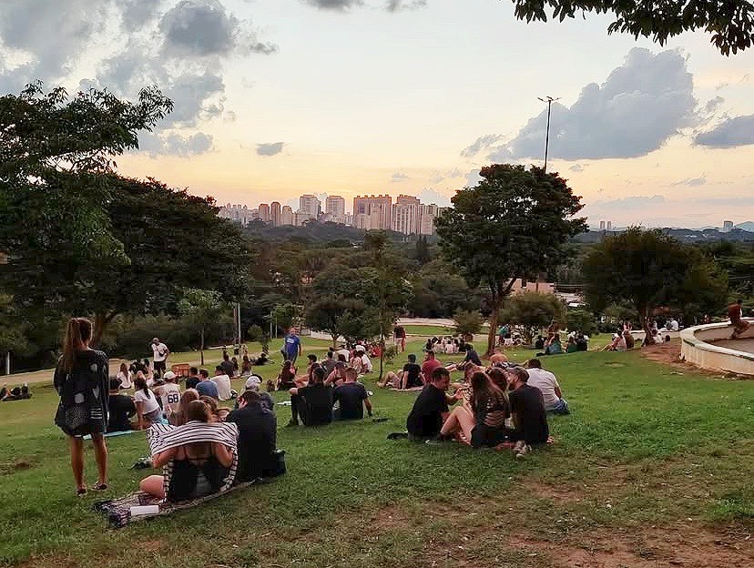 Praça Pôr do Sol cercada há 4 anos: a direção oposta do direito à cidade