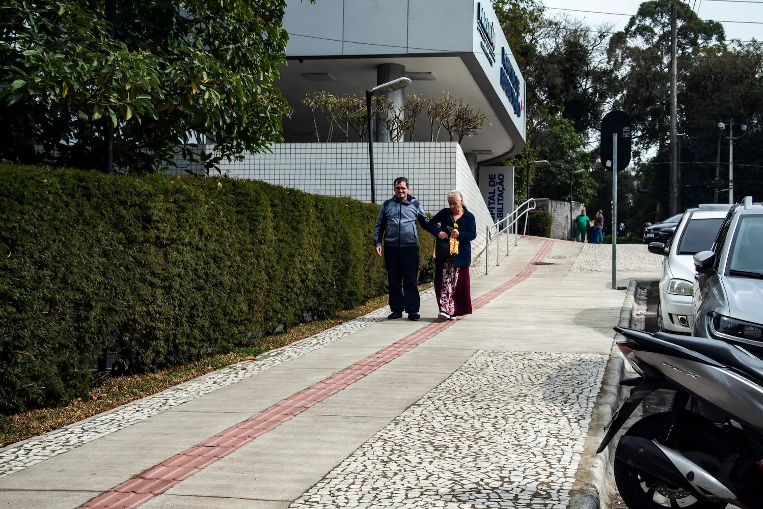 Pela estatização da calçada