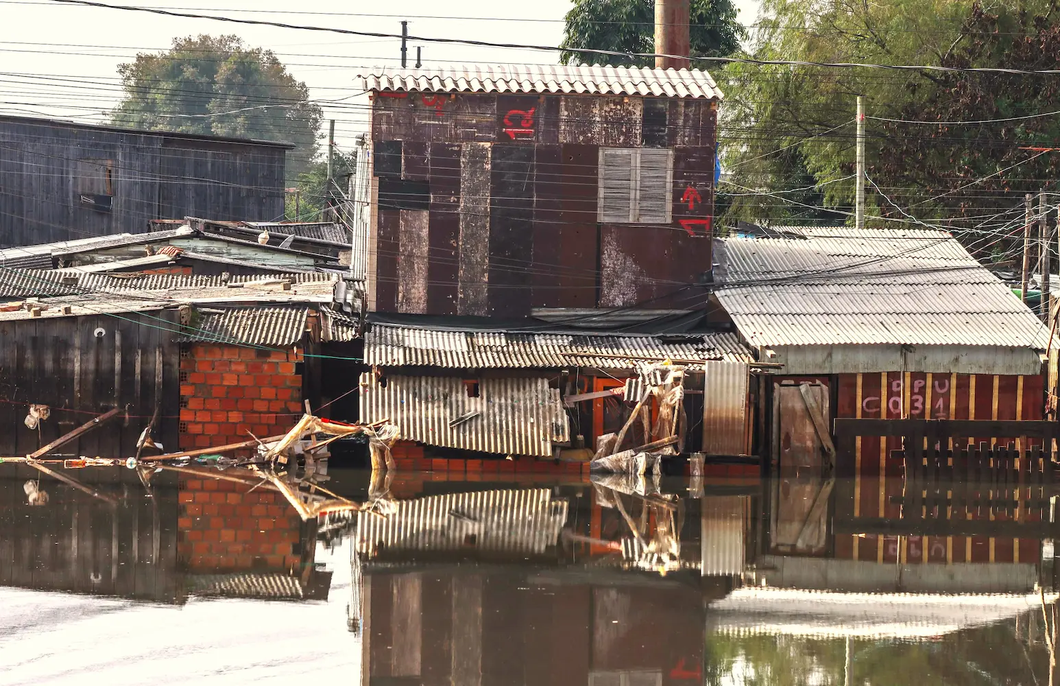 O paradoxo da “adaptação” climática em territórios informais
