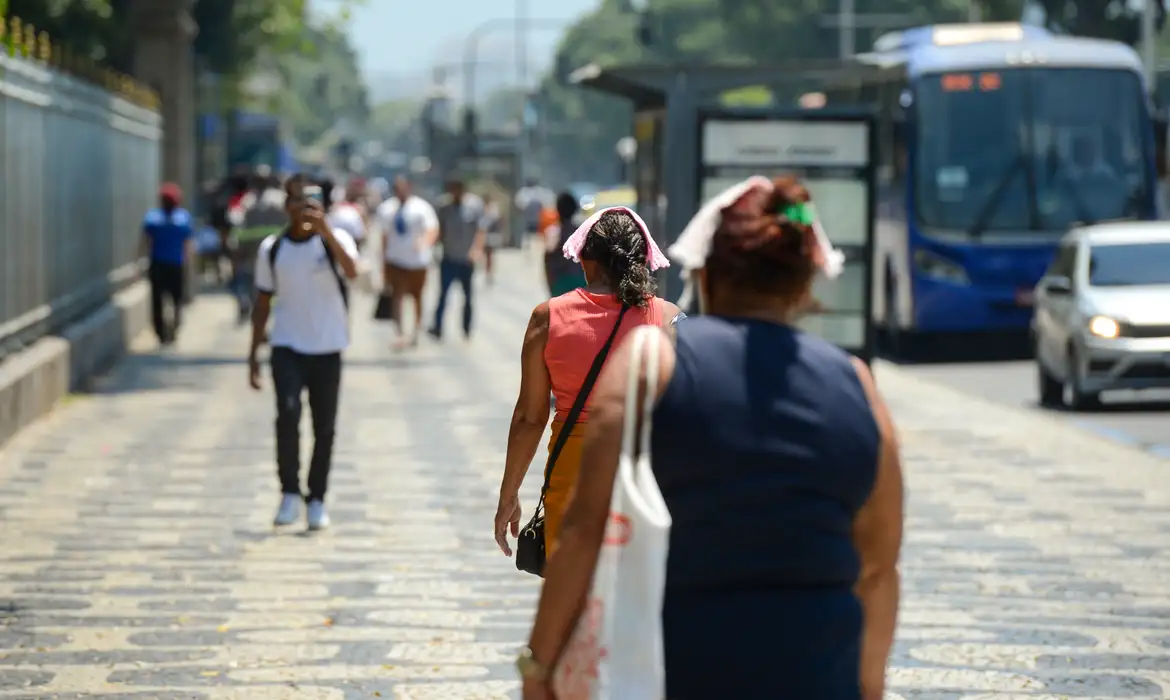Do trabalho ao transporte: como o calor extremo está mudando a vida urbana