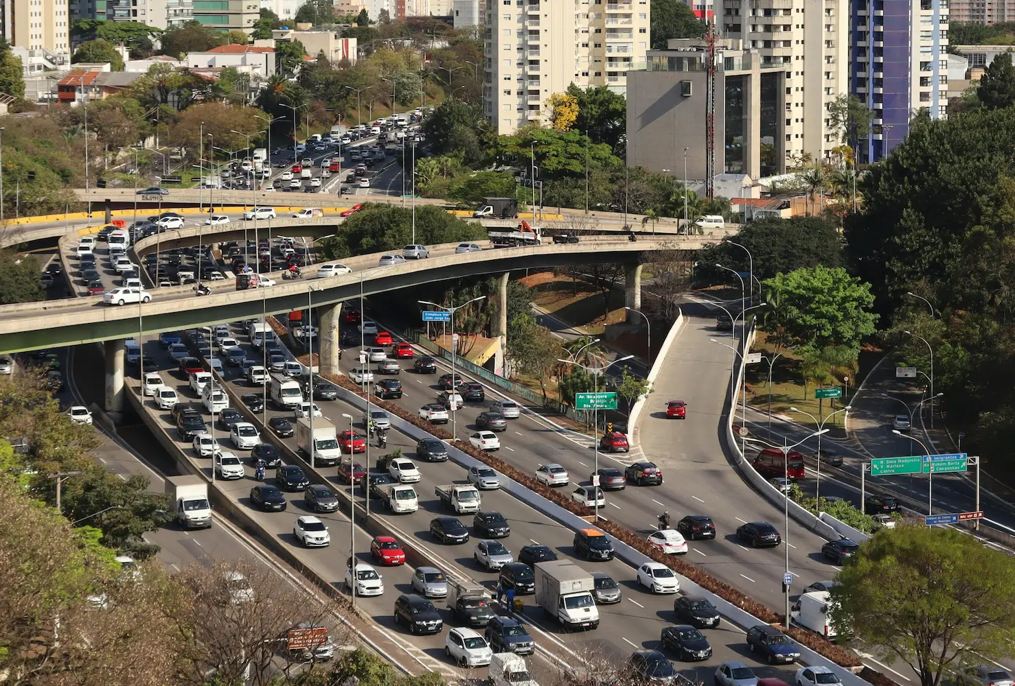 Como o IPVA ajuda a piorar o trânsito das cidades