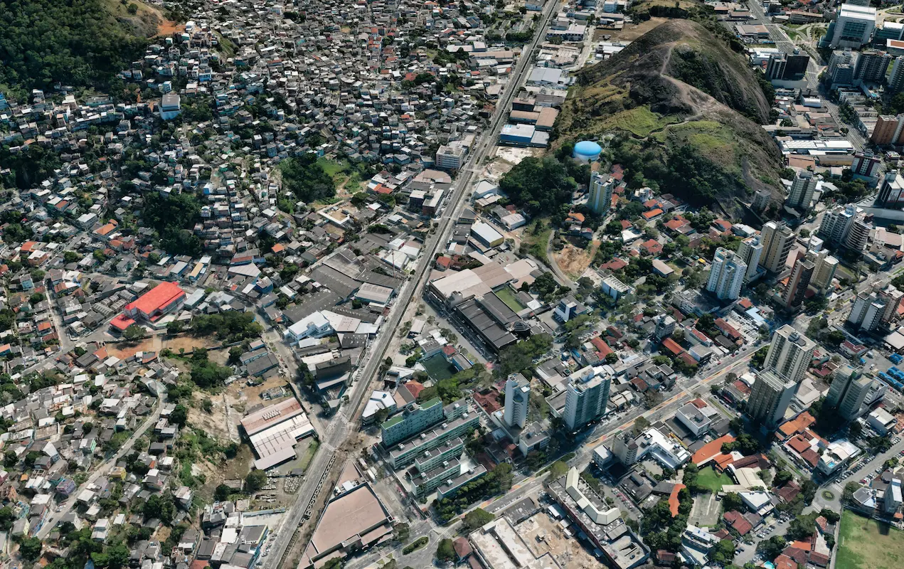 Quando uma avenida vira fronteira