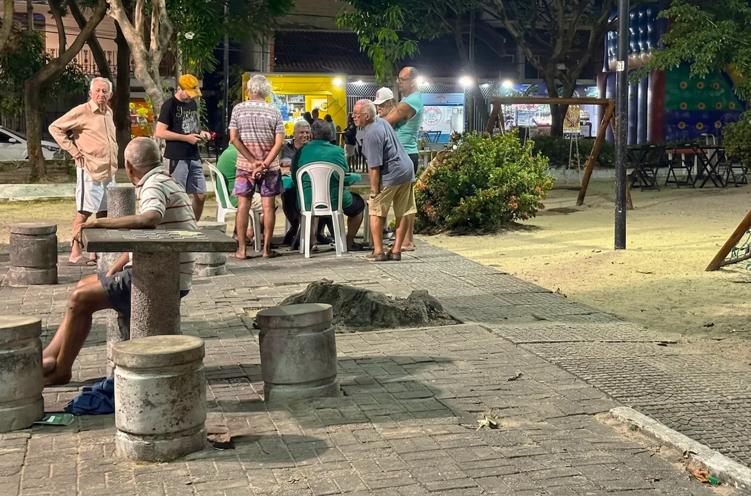 Praças que cuidam: envelhecer na cidade
