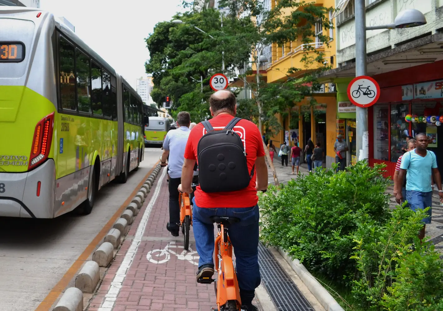 Precisamos construir ciclovias