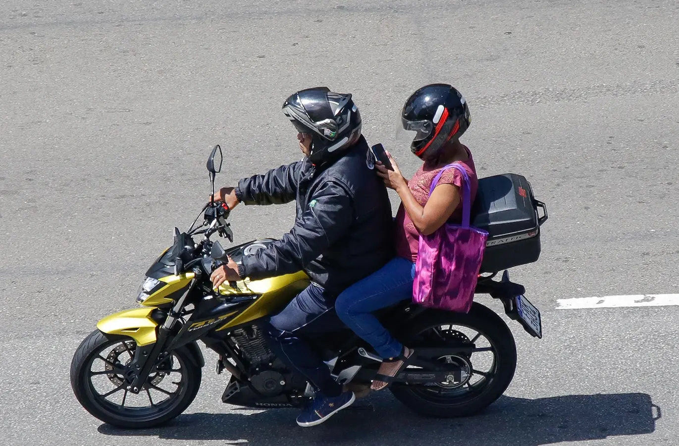 Ivete, podemos conversar sobre as motos por aplicativo?