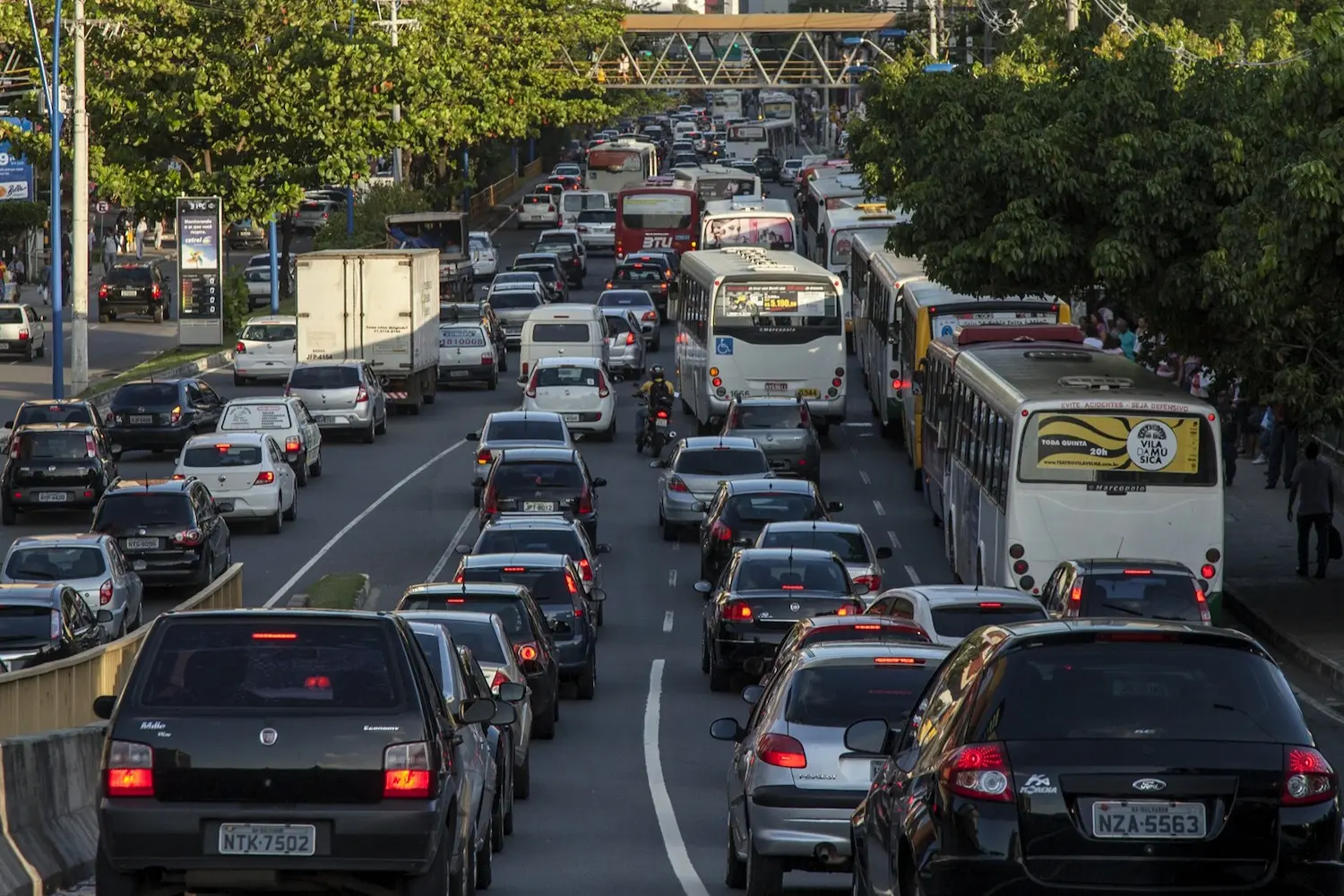 Um dia sem carro não faz uma cidade menos dependente dele